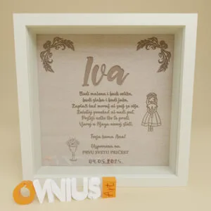 Personalizirani 3d okvir za prvu pričest na drvenoj podlozi