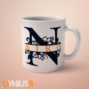 Personalizirana šalica s cvijetnim monogramom i imenom