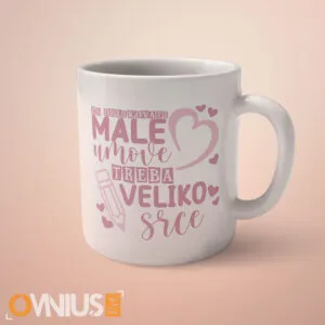Šalica za tete u vrtiću Za oblikovati male umove treba veliko srce rozi dizajn