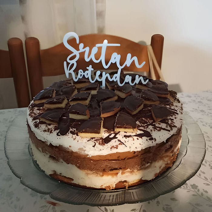 Jaffa torta sa bijelim toperom sretan rođendan