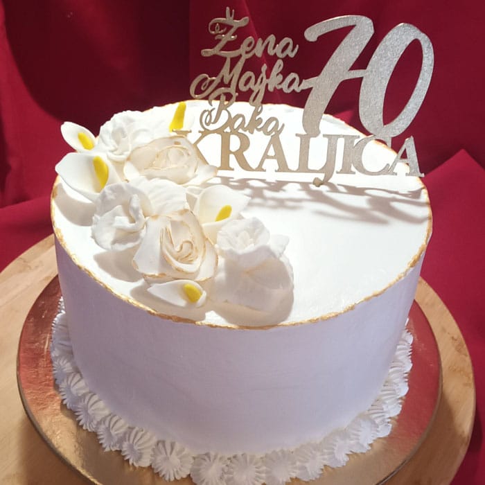 Bijela torta s toperom Žena majka baka kraljica i brojem 70