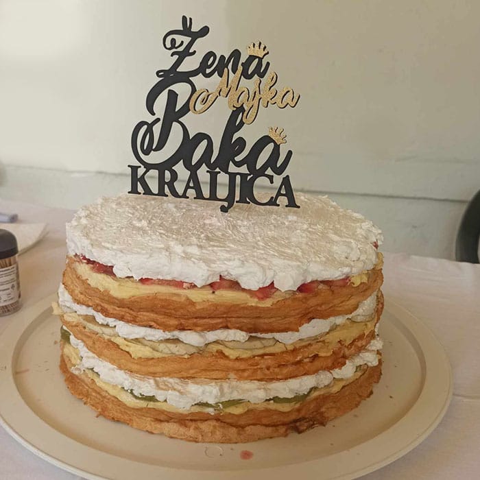 Crn toper za tortu žena majka baka kraljica sa zlatnim detaljima